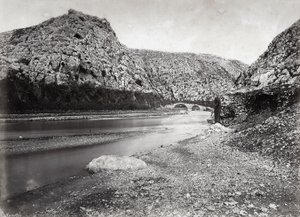 "Nahr el-Kalb" (hundens flod) blandt bjergene i Libanon, nær Beirut, i Palæstina