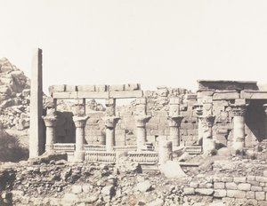 Ile de Fileh Philæ, edifice du Sud et Partie de la Colonnade Occiden..., 1851-52, trykt 1853-54. af Félix Teynard