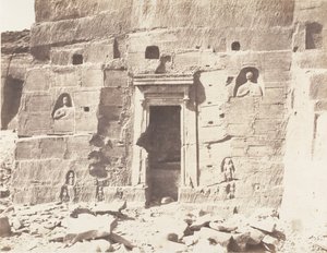 Kardâcy, helligdom, nicher og inskriptioner hugget i stenbrudene, 1851-52, trykt 1853-54. af Félix Teynard