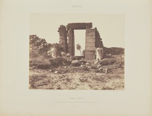 Karnak (Theben). Første pylon - Ruinerne af porten og kolosserne, set fra punkt E af Félix Teynard