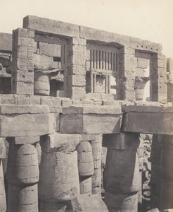 Karnak Theben, Palace - Hypostyle Hall - Vindue og hovedstæder i ..., 1851-52, trykt 1853-54. af Félix Teynard