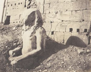 Karnak Theben, Tredje Pylon - Colossus of Limestone Spath, i D, 1851-52, trykt 1853-54. af Félix Teynard