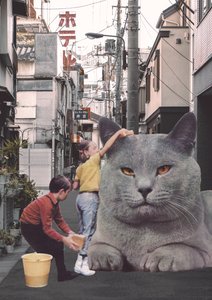 Børn vasker en kæmpe kat i Tokyos gader