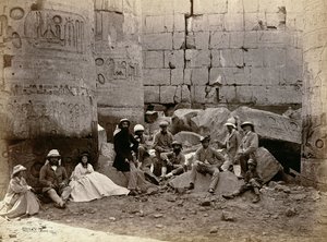 Gruppefotografi i Hall of Columns, Karnak, Theben, 1862