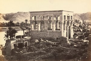 "Egypten og Palæstina": Trajans pavillon i det monumentale kompleks af Philae, øen Agilkia, omegn af Assuan, Egypten af Francis Frith
