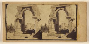[Römischer Bogen auf der Insel Biggs.] af Francis Frith