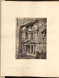 Pragtfuldt klippetempel, "El Khusne", Petra, Edom af Francis Frith