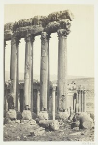 De store søjler og det mindre tempel, Baalbec, 1857. af Francis Frith