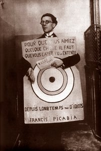 Andre Breton som target sandwich man (af Picabia) på Dada-festival, Paris, 27. marts af Francis Picabia