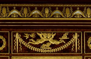 Møbler: detaljer om garderobedrivhusjuvelerne af impress Josephine de Beauharnais (Marie-Joseph-Rose de Tascher de la Pagerie) (Marie Joseph Rose) (1763-1814) lavet af træ, forgyldt bronze af Francois Jacob-Desmalter (Jacob Desmalter ) (1770-1841)