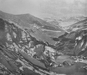En stejl kløft skåret af Alph-floden gennem Koettlitz-gletsjeren, c1911, 1913