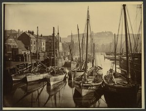 [Port of Whitby] af Frank Meadow Sutcliffe