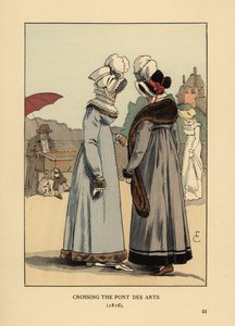 Moderigtige kvinder i fjerhatte, kniplingskraver og pelsbeskårne kjoler. Krydser Pont des Arts, Paris af François Courboin