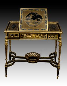 Skrivebord i lakeret træ af Francois Remond (1747-1812) (guldkvinde) og Adam Weisweiler (1744-1820) i træ og bronze fra Dronning Marie Antoinettes kabinet i Saint Cloud. 1784 Paris. Louvre-museet af François Rémond
