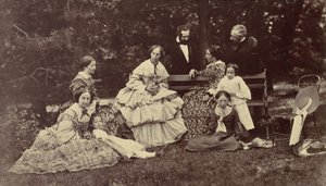 [Gruppeportræt af fire kvinder, to mænd og tre børn i en have], 1850