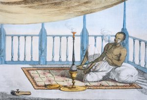 Mand, der ryger en vandpibe hash eller opium, fra 