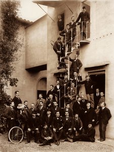 Portræt af ansatte ved Alinari Brothers fotografiske etablissement, i Firenze, 1899 (glasplade)