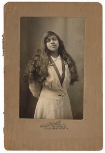 Portræt af en kvinde, ca. 1910 (foto) af Fred S. Tisdell