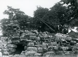 Bygning af ElandAntelope Paddock i London Zoo, juni 1924 af Frederick William Bond
