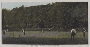 Et spil græsplæne tennis på Lycee Michelet, Vanves, Paris (farvefoto) af French Photographer