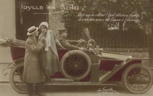 Par med en bil (farvefoto) af French Photographer