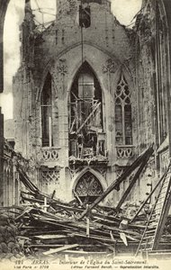 Beskadiget interiør af Saint-Sacrement-kirken, Arras, Frankrig, Første Verdenskrig (s/h-foto) af French Photographer