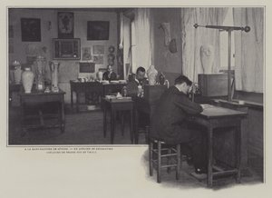 Udsmykningsværksted på Sevres porcelænsfabrik, Frankrig (s/h foto) af French Photographer
