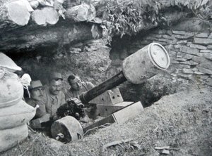 Fransk 48 kanon brugt til at affyre landminer, 1915 af French Photographer