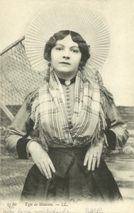 Pige klædt ud som en matalote (farve litho) af French Photographer
