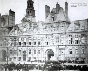 Opblæsning af en ballon med kommunens erklæringer på uden for Hotel de Ville, Paris, 3. maj 1871 af French Photographer