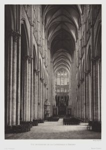 Indvendig udsigt af Amiens-katedralen (s/h-billede) af French Photographer