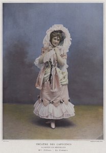 Mademoiselle Filliaux som La Commere i La Revue des Dentelles (farvet foto)