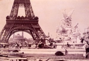 Mænd, der bygger Fountain St. Vidal nær Eiffeltårnet, c.1888 af French Photographer