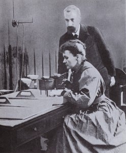 Pierre og Marie Curie, opdagere af Radium, i deres laboratorium ved Paris Universitet, 1898 af French Photographer