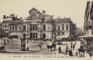 Place du Ralliement, teatret og Chaussee Saint-Pierre, Angers, Frankrig af French Photographer