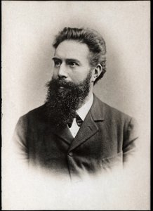Portræt af Wilhelm Conrad Roentgen eller Rontgen (1845-1923), tysk fysiker. af French Photographer