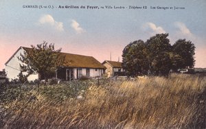 Postkort, der forestiller Henri Desire Landrus hus (1869-1922) i Gambais (se 238390 for sort/hvid fotografi) af French Photographer