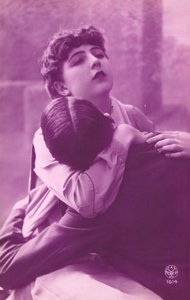 Rose-farvet billede af par, der omfavner af French Photographer