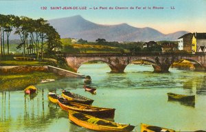 Saint-Jean-de-Luz, jernbanebroen og Rhune (farvefoto) af French Photographer