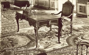 Bord i spejlsalen i Versailles-slottet, hvorpå Versailles-traktaten blev underskrevet (s/h-foto) af French Photographer