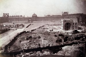 Forvandlinger af Paris under det andet imperium, Haussmann arbejder: udsigt over Place du Carrousel under nedrivningen af den tidligere konges stalde i Paris. Dette sted var en del af de transformationer, der blev foretaget under det andet imperium af Napo
