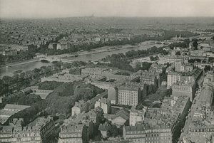 Udsigt til Champs-Elysees og Sacre-Coeur taget fra Eiffeltårnet, Udsigt til Champs-Elysees og Sacre-Coeur fra Eiffeltårnet (fotogravering) af French Photographer
