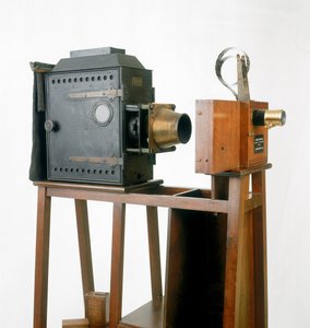 2umiere cinematographe, 1895 (træ og metal)