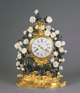 Et Louis XV ur, Vincennes/Mennecy, ca. 1750 (porcelæn, ormolu og bronze) af French School