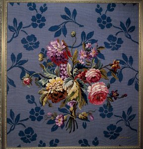 Buket af blomster på blå baggrund. Gobelin fra Aubusson-manufakturen. Det 18. århundrede. Aubusson, Tapestry Museum af French School