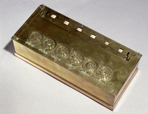 Regnemaskine opfundet af Blaise Pascal (1623-62) i 1642 (træ og metal)
