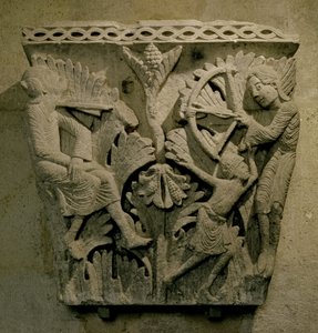 Kapital, der forestiller en mand, der skyder en pil ind i halsen på en anden, ca. 1125-30 (kalksten) af French School