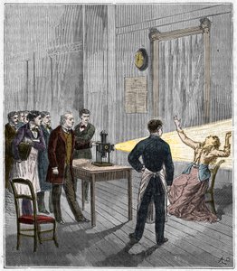 Katalepsi produceret under påvirkning af lys - Den franske neurolog Jean Martin Charcot (1825-1893) studerer fænomenet hypnose hos en patient på Salpetriere hospital ved hjælp af en magisk lanterne - Katalepsi - Jean Martin Charcot (1825-1893), fransk neu af French School