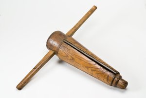 Konisk skesnegl eller oprømmer, 16. eller 17. århundrede (aske, stål og jern)