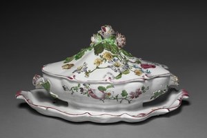 Dækket sauceterrin med påsat stativ, fabrikant Veuve Perrin Factory, ca. 1765 af French School